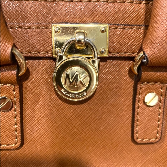 Michael Kors mini handbag crossbody. - Picture 3 of 8